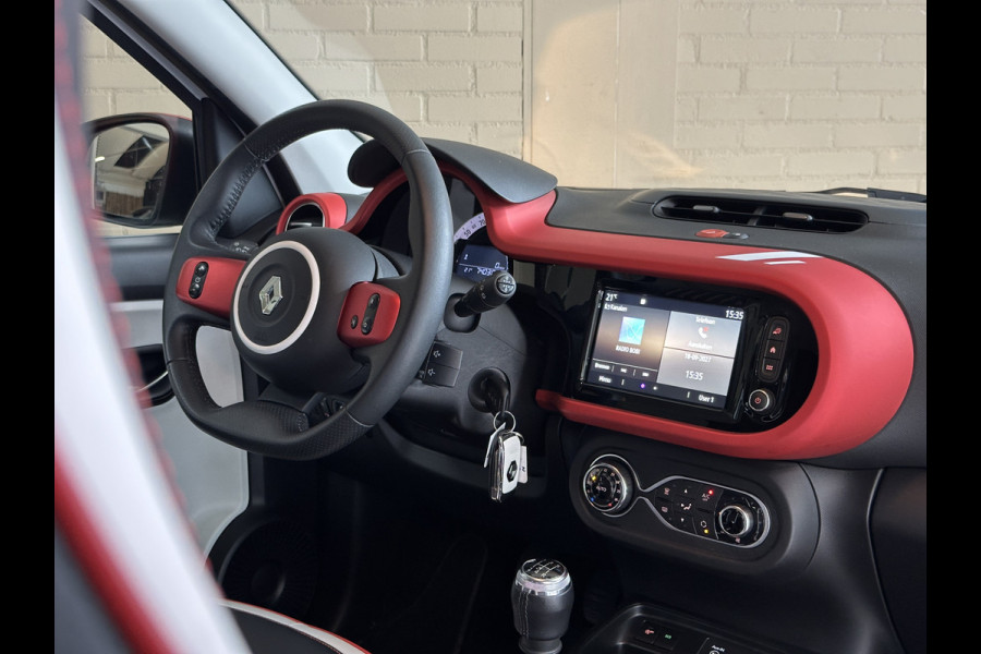 Renault Twingo 0.9 TCe 92pk | Le coq Sportif | Navi R-Link | Clima | 16" | Camera | Led | Carplay | 100 % Dealer onderhouden!