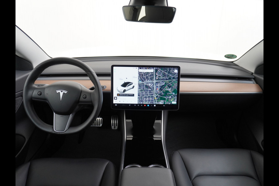 Tesla Model 3 RWD SR+ 60kWh 325PK Lmv  AutoPilot Leder PanoDak Adaptive-Cruise Lmv Camera's Elektr.-Stuur+Stoelen+Spiegels+Geheugen+Easy-Entry Navi LED Comfortstoelen ACC DAB Voorverwarmen interieur via App Keyless via Telefoonsleutel One-Pedal-Drive Origineel Nederlandse auto tot 11kw laden thuis! 1.584kg licht!