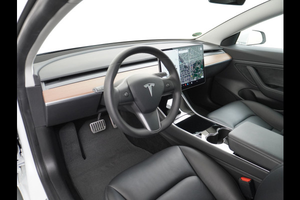 Tesla Model 3 RWD SR+ 60kWh 325PK Lmv  AutoPilot Leder PanoDak Adaptive-Cruise Lmv Camera's Elektr.-Stuur+Stoelen+Spiegels+Geheugen+Easy-Entry Navi LED Comfortstoelen ACC DAB Voorverwarmen interieur via App Keyless via Telefoonsleutel One-Pedal-Drive Origineel Nederlandse auto tot 11kw laden thuis! 1.584kg licht!