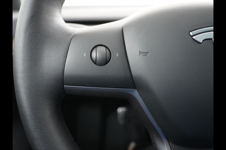 Tesla Model 3 RWD SR+ 60kWh 325PK Lmv  AutoPilot Leder PanoDak Adaptive-Cruise Lmv Camera's Elektr.-Stuur+Stoelen+Spiegels+Geheugen+Easy-Entry Navi LED Comfortstoelen ACC DAB Voorverwarmen interieur via App Keyless via Telefoonsleutel One-Pedal-Drive Origineel Nederlandse auto tot 11kw laden thuis! 1.584kg licht!