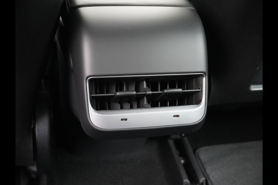 Tesla Model 3 RWD SR+ 60kWh 325PK Lmv  AutoPilot Leder PanoDak Adaptive-Cruise Lmv Camera's Elektr.-Stuur+Stoelen+Spiegels+Geheugen+Easy-Entry Navi LED Comfortstoelen ACC DAB Voorverwarmen interieur via App Keyless via Telefoonsleutel One-Pedal-Drive Origineel Nederlandse auto tot 11kw laden thuis! 1.584kg licht!