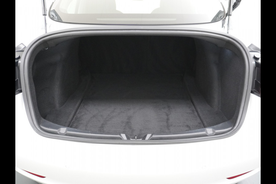 Tesla Model 3 RWD SR+ 60kWh 325PK Lmv  AutoPilot Leder PanoDak Adaptive-Cruise Lmv Camera's Elektr.-Stuur+Stoelen+Spiegels+Geheugen+Easy-Entry Navi LED Comfortstoelen ACC DAB Voorverwarmen interieur via App Keyless via Telefoonsleutel One-Pedal-Drive Origineel Nederlandse auto tot 11kw laden thuis! 1.584kg licht!