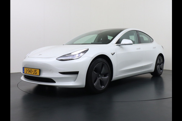 Tesla Model 3 RWD SR+ 60kWh 325PK Lmv  AutoPilot Leder PanoDak Adaptive-Cruise Lmv Camera's Elektr.-Stuur+Stoelen+Spiegels+Geheugen+Easy-Entry Navi LED Comfortstoelen ACC DAB Voorverwarmen interieur via App Keyless via Telefoonsleutel One-Pedal-Drive Origineel Nederlandse auto tot 11kw laden thuis! 1.584kg licht!