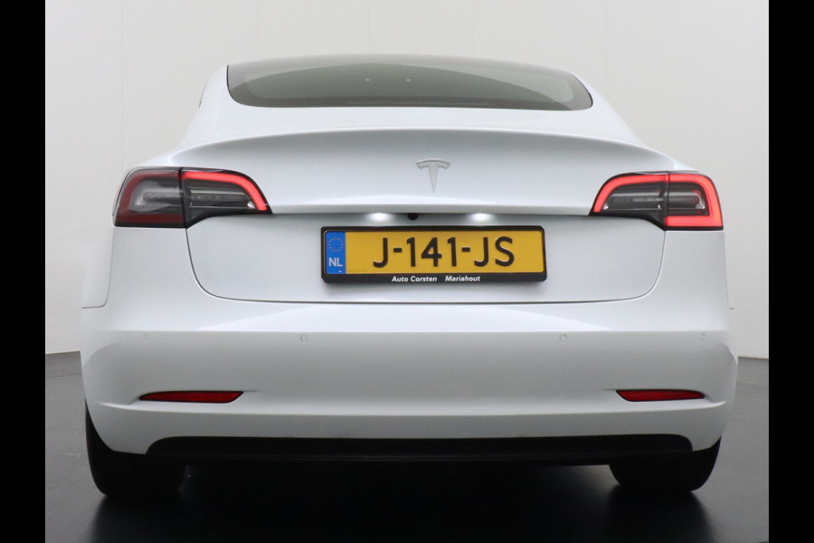 Tesla Model 3 RWD SR+ 60kWh 325PK Lmv  AutoPilot Leder PanoDak Adaptive-Cruise Lmv Camera's Elektr.-Stuur+Stoelen+Spiegels+Geheugen+Easy-Entry Navi LED Comfortstoelen ACC DAB Voorverwarmen interieur via App Keyless via Telefoonsleutel One-Pedal-Drive Origineel Nederlandse auto tot 11kw laden thuis! 1.584kg licht!