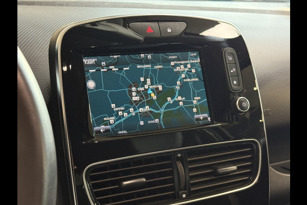 Renault Clio 0.9 TCe 90pk | Bose | R-Link Navi | 17 inch | Stoelverwarming | LED | Camera | 100% Dealer onderhouden! Renault Clio 0.9 TCe 90pk | Bose | R-Link Navi | 17 inch | Stoelverwarming | LED | Camera | 100% Dealer onderhouden!