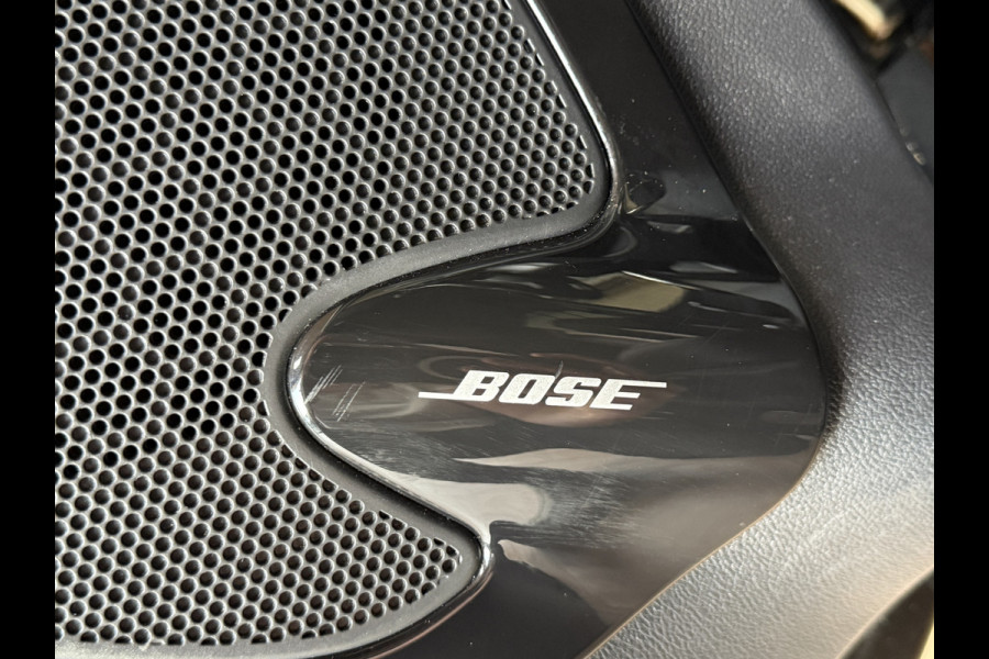 Renault Clio 0.9 TCe 90pk | Bose | R-Link Navi | 17 inch | Stoelverwarming | LED | Camera | 100% Dealer onderhouden! Renault Clio 0.9 TCe 90pk | Bose | R-Link Navi | 17 inch | Stoelverwarming | LED | Camera | 100% Dealer onderhouden!