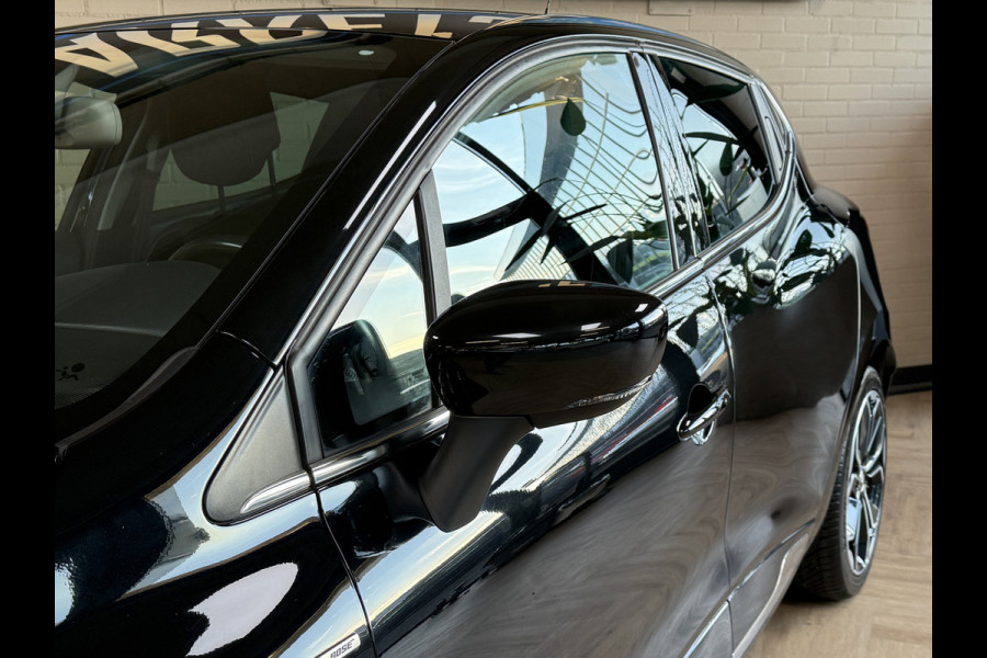 Renault Clio 0.9 TCe 90pk | Bose | R-Link Navi | 17 inch | Stoelverwarming | LED | Camera | 100% Dealer onderhouden! Renault Clio 0.9 TCe 90pk | Bose | R-Link Navi | 17 inch | Stoelverwarming | LED | Camera | 100% Dealer onderhouden!