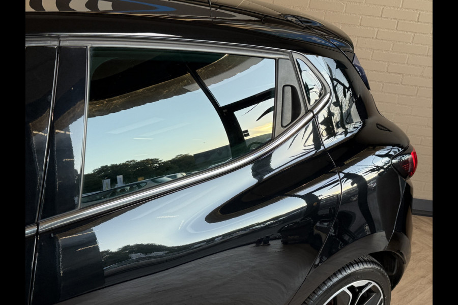 Renault Clio 0.9 TCe 90pk | Bose | R-Link Navi | 17 inch | Stoelverwarming | LED | Camera | 100% Dealer onderhouden! Renault Clio 0.9 TCe 90pk | Bose | R-Link Navi | 17 inch | Stoelverwarming | LED | Camera | 100% Dealer onderhouden!