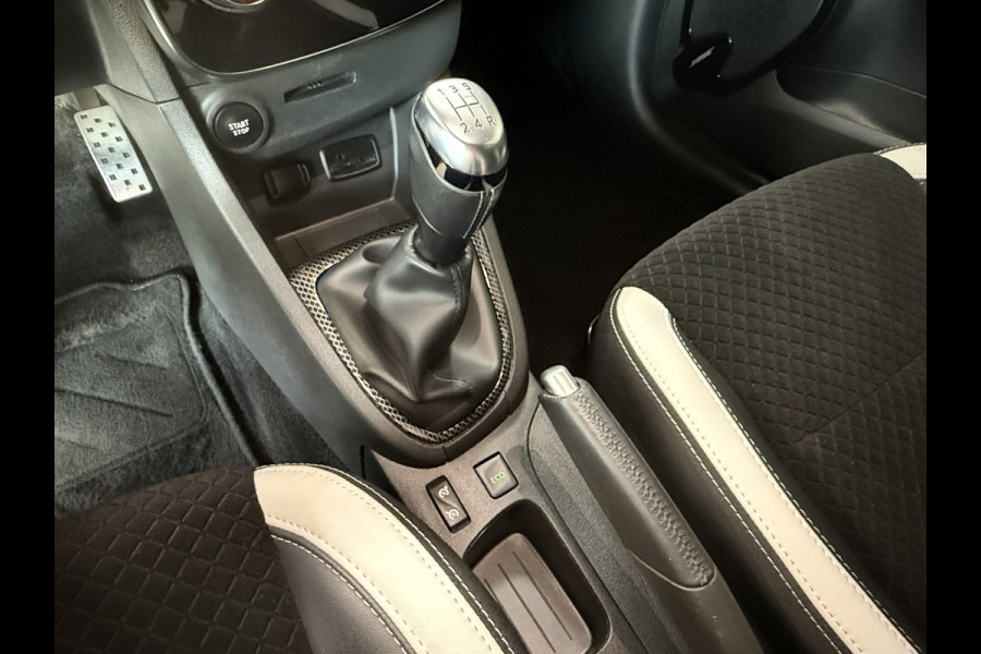 Renault Clio 0.9 TCe 90pk | Bose | R-Link Navi | 17 inch | Stoelverwarming | LED | Camera | 100% Dealer onderhouden! Renault Clio 0.9 TCe 90pk | Bose | R-Link Navi | 17 inch | Stoelverwarming | LED | Camera | 100% Dealer onderhouden!