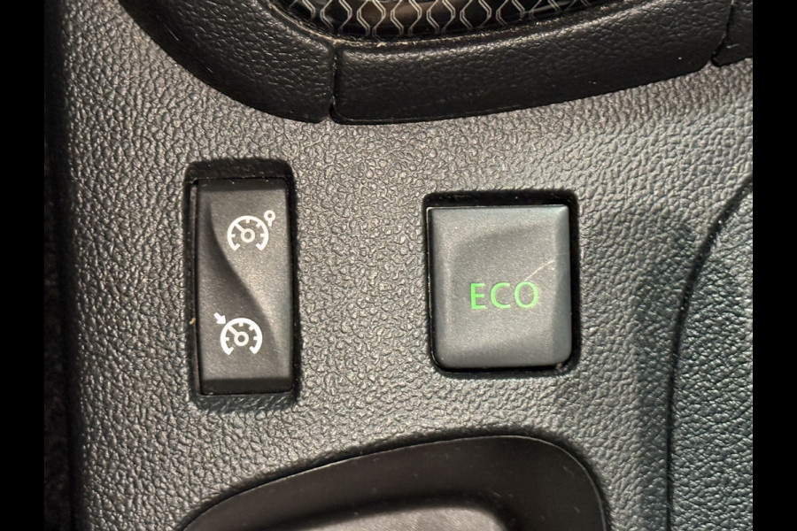 Renault Clio 0.9 TCe 90pk | Bose | R-Link Navi | 17 inch | Stoelverwarming | LED | Camera | 100% Dealer onderhouden! Renault Clio 0.9 TCe 90pk | Bose | R-Link Navi | 17 inch | Stoelverwarming | LED | Camera | 100% Dealer onderhouden!