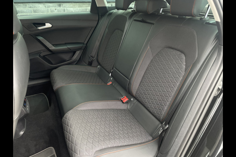 Seat Leon Sportstourer 1.4 TSI eHybrid PHEV FR Business Intense | Elek. Trekhaak | LED | Carplay | Camera | Sfeerverlichting | Virtual Cockpit