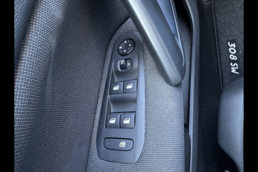 Peugeot 308 SW 1.2 PureTech Blue Lease Allure Staat in Hardenberg