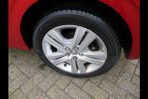 Peugeot 208 1.2 PureTech Signature Staat in DE KRIM