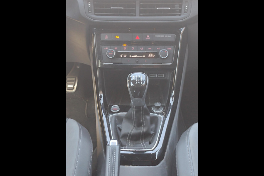 Volkswagen T-Cross 1.0 TSI Style Furtial Cockpit Staat in Hardenberg