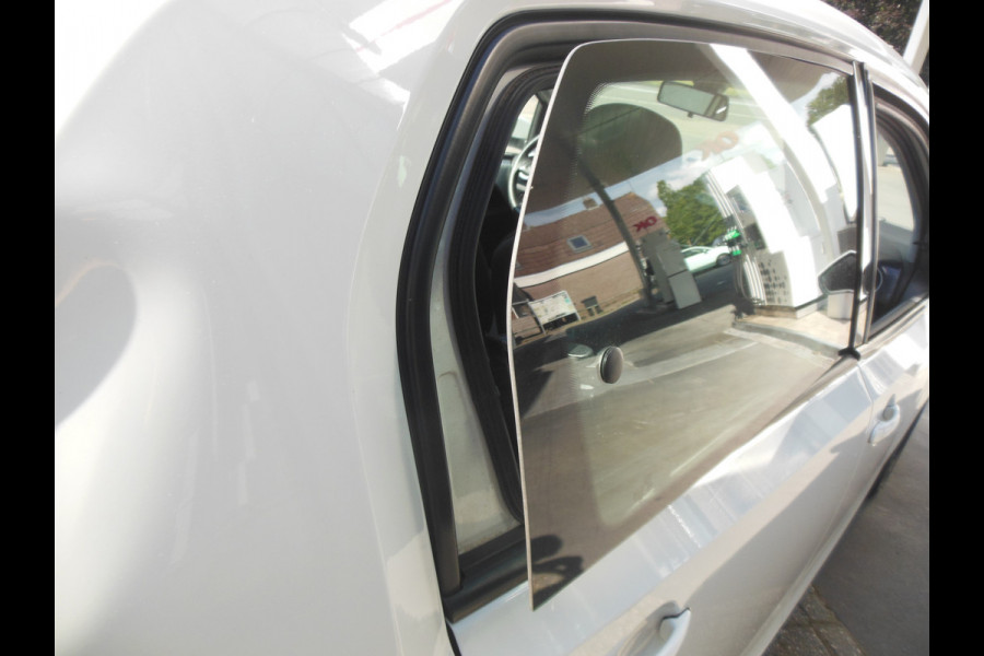 Volkswagen up! 1.0 BMT take up! Staat in De Krim