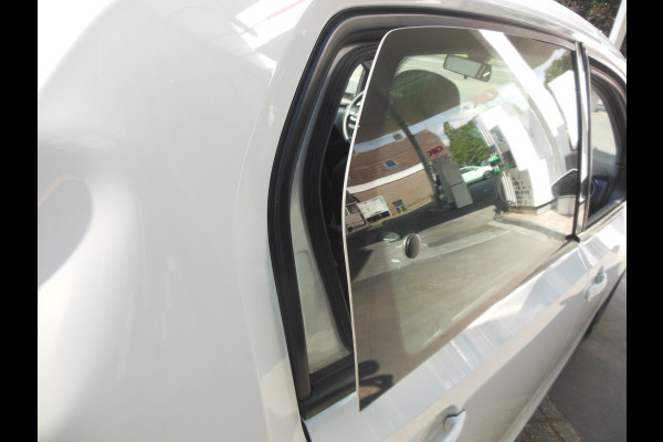 Volkswagen up! 1.0 BMT take up! Staat in De Krim