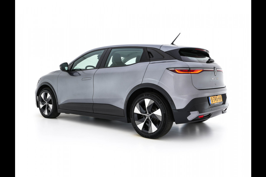 Renault Mégane E-Tech EV60 Optimum Charge Evolution [ 3-Fase ] {SOH-92%} (INCL-BTW) Aut *FULL-LED | DIGI-COCKPIT | NAVI-FULLMAP | CAMERA | COMFORT-SEATS | KEYLESS | ECC | PDC | CRUISE | DAB | CARPLAY | SHIFT-PADDLES | LANE-ASSIST | 18''ALU*