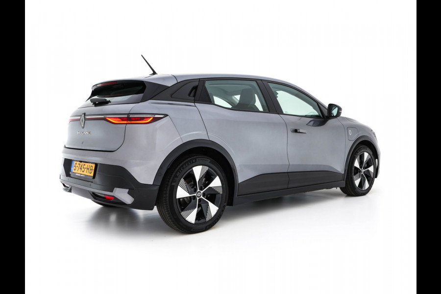 Renault Mégane E-Tech EV60 Optimum Charge Evolution [ 3-Fase ] {SOH-92%} (INCL-BTW) Aut *FULL-LED | DIGI-COCKPIT | NAVI-FULLMAP | CAMERA | COMFORT-SEATS | KEYLESS | ECC | PDC | CRUISE | DAB | CARPLAY | SHIFT-PADDLES | LANE-ASSIST | 18''ALU*