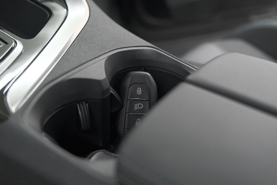 Peugeot 5008 PureTech 130 EAT8 Allure Pack | 7 Zitplaatsen | Camera | Apple Carplay | Navigatie | Parkeersensoren