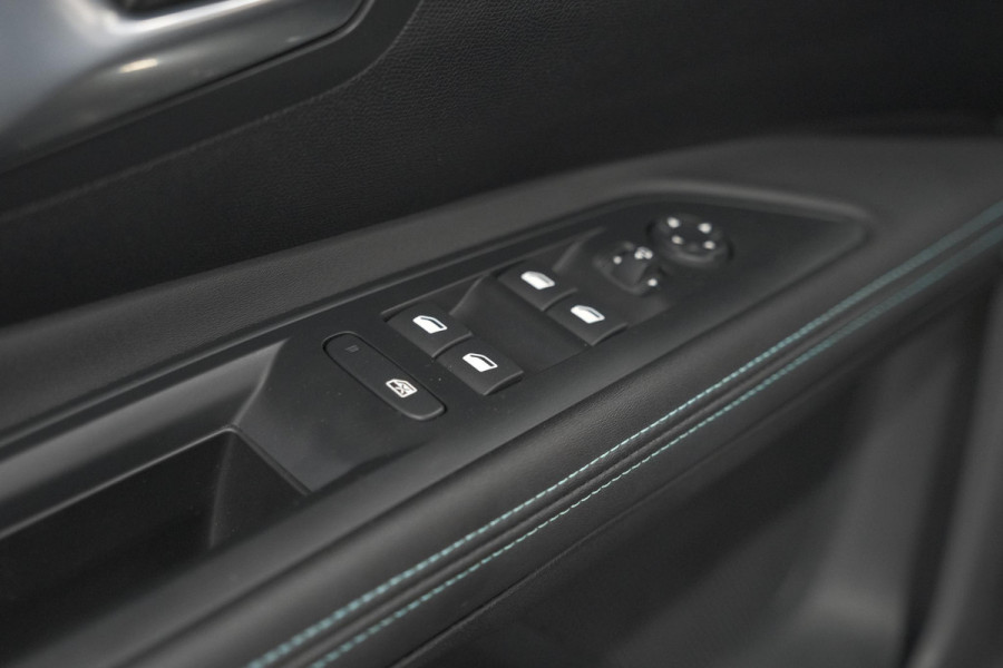 Peugeot 5008 PureTech 130 EAT8 Allure Pack | 7 Zitplaatsen | Camera | Apple Carplay | Navigatie | Parkeersensoren