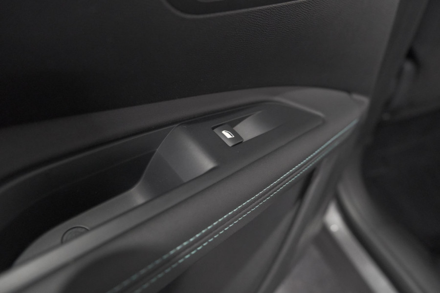 Peugeot 5008 PureTech 130 EAT8 Allure Pack | 7 Zitplaatsen | Camera | Apple Carplay | Navigatie | Parkeersensoren