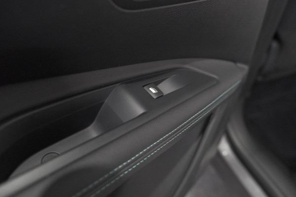 Peugeot 5008 PureTech 130 EAT8 Allure Pack | 7 Zitplaatsen | Camera | Apple Carplay | Navigatie | Parkeersensoren