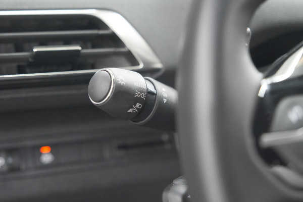 Peugeot 5008 PureTech 130 EAT8 Allure Pack | 7 Zitplaatsen | Camera | Apple Carplay | Navigatie | Parkeersensoren