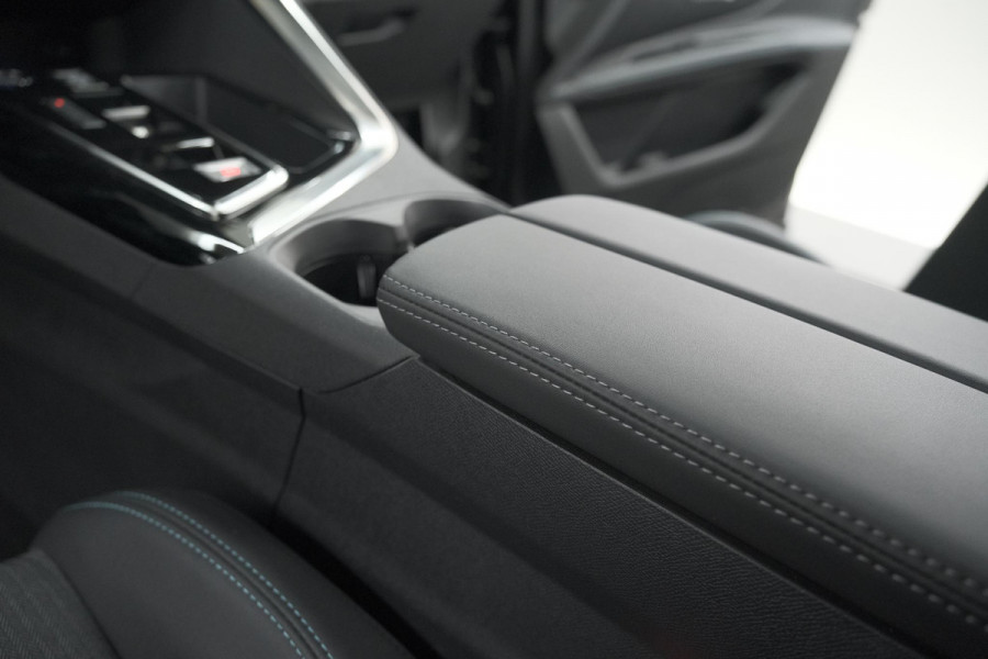 Peugeot 5008 PureTech 130 EAT8 Allure Pack | 7 Zitplaatsen | Camera | Apple Carplay | Navigatie | Parkeersensoren