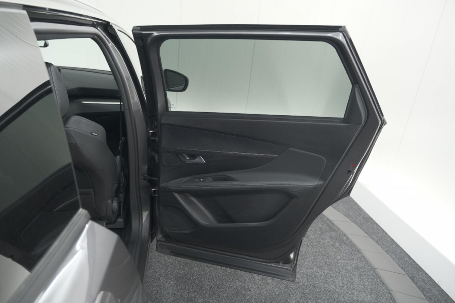 Peugeot 5008 PureTech 130 EAT8 Allure Pack | 7 Zitplaatsen | Camera | Apple Carplay | Navigatie | Parkeersensoren