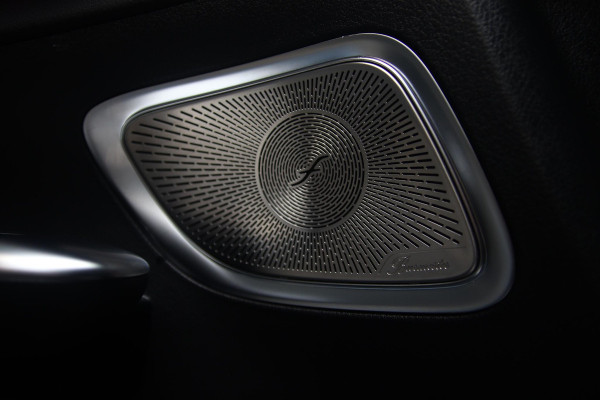 Mercedes-Benz C-Klasse 300 e 300e BURMESTER-PANO-MEMORY-HUD-360
