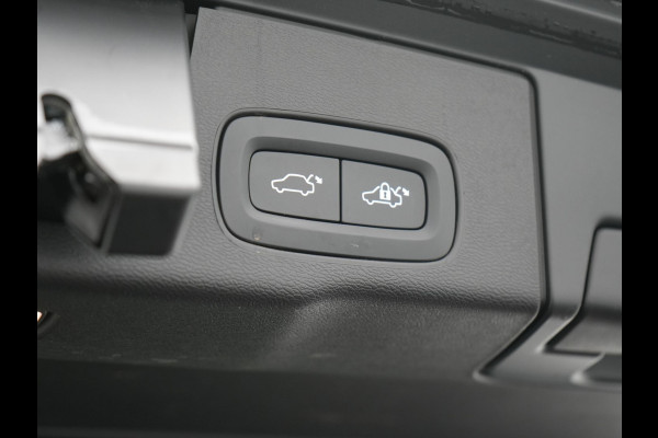 Volvo XC60 T8 Plug-in hybrid AWD Ultimate Dark Plug In Hybrid 456pk Long Range Dealer O.H PHEV | Panodak | Head Up | Adaptive Cruise | Lederen Sportstoelen Memory & Verwarmd | Harman & Kardon Sound | 360 Camera | Google Maps | Apple Carplay | Virtual | Keyless | Stuur Verwarmd |
