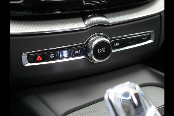 Volvo XC60 T8 Plug-in hybrid AWD Ultimate Dark Plug In Hybrid 456pk Long Range Dealer O.H PHEV | Panodak | Head Up | Adaptive Cruise | Lederen Sportstoelen Memory & Verwarmd | Harman & Kardon Sound | 360 Camera | Google Maps | Apple Carplay | Virtual | Keyless | Stuur Verwarmd |