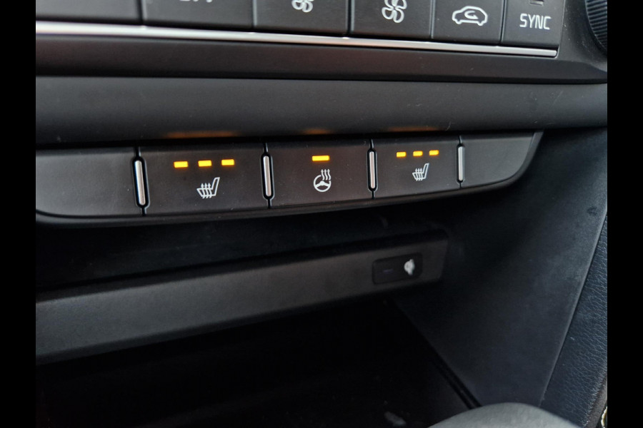 Kia Ceed Sportswagon 1.5 T-GDi DynamicPlusLine | Dodehoek | Key-Less | Stoelverwarming | LED | Licht- en Regensensor |