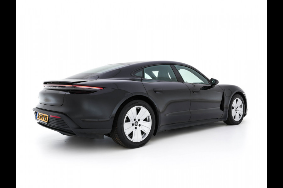 Porsche Taycan 79 kWh [3-Fase] {SOH-100%} (INCL-BTW) *LUXURY-LEATHER | FULL-LED | DIGI-COCKPIT | NAVI-FULLMAP | SPORTSEATS | ECC | CARPLAY | PDC | CRUISE | DAB | 19''ALU*