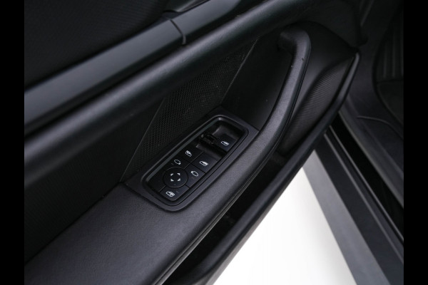 Porsche Taycan 79 kWh [3-Fase] {SOH-100%} (INCL-BTW) *LUXURY-LEATHER | FULL-LED | DIGI-COCKPIT | NAVI-FULLMAP | SPORTSEATS | ECC | CARPLAY | PDC | CRUISE | DAB | 19''ALU*