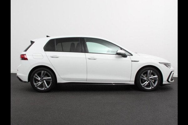 Volkswagen Golf 1.5 eTSI DSG R-Line Volkswagen Golf 1.5 eTSI 150pk DSG R-Line | Panorama dak | Navigatie | Apple Carplay/Android Auto | Climate Control | Camera | Dab | Extra Getint Glas | Adaptive Cruise Control | Virtual Cockpit | Lichtmetalen Velgen