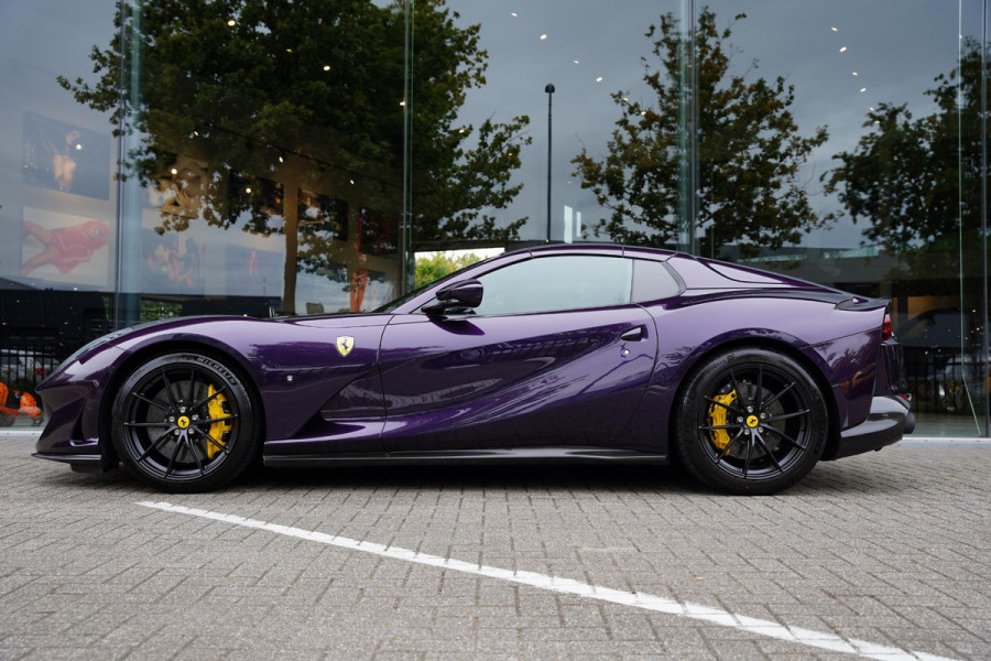 Ferrari 812 GTS 6.5 V12 HELE Viola Hong Kong Carbon Lifting