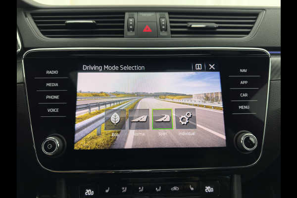 Škoda Superb Combi 1.4 TSI iV Plug-In Sportline Business {SOH-93%} (INCL-BTW) Aut. *PANO | LEATHER-ALCANTARA | FULL-LED | DIGI-COCKPIT | CANTON-SOUND | AMBIENT-LIGHT | CAMERA | NAVI-FULLMAP | DAB+ | KEYLESS | HEATED-SPORTSEATS | PRIVACY-GLASS | ECC | 19"ALU*