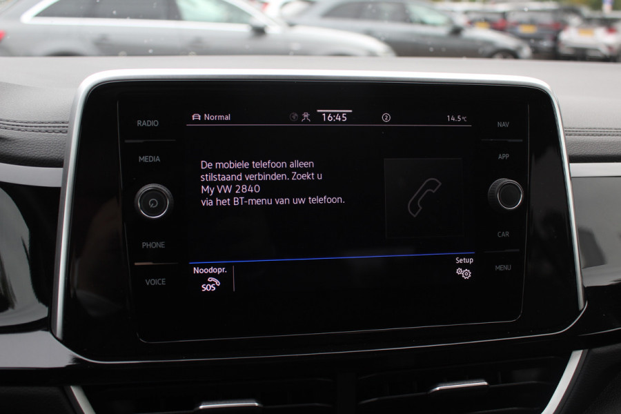 Volkswagen T-Roc 1.5 TSI R-Line Business / Panoramadak / Camera / Navigatie / Blackpack / 19'' / DAB / Stoelverwarming / ACC Volkswagen T-Roc 1.5 TSI R-Line Business / Panoramadak / Camera / Navigatie / Blackpack / 19'' / DAB / Stoelverwarming / ACC