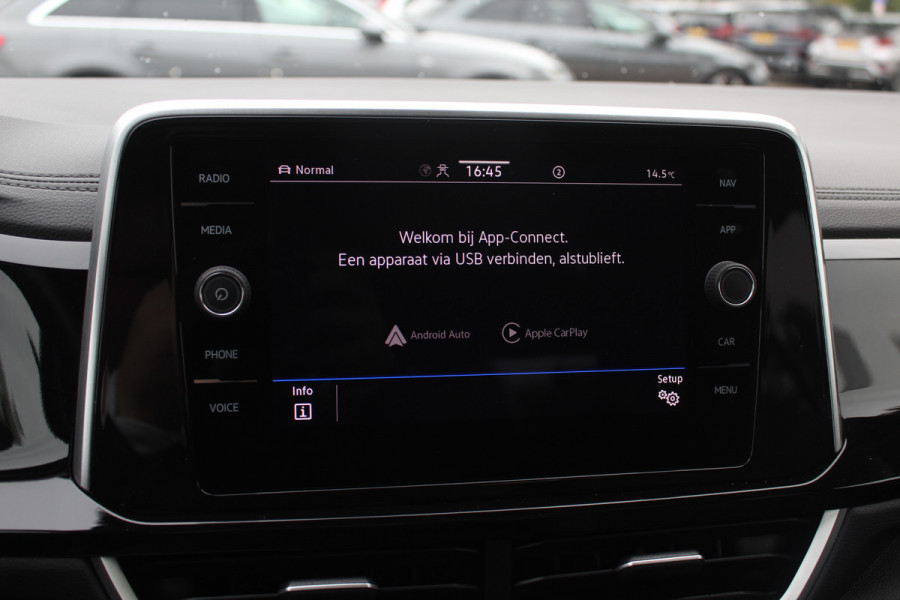 Volkswagen T-Roc 1.5 TSI R-Line Business / Panoramadak / Camera / Navigatie / Blackpack / 19'' / DAB / Stoelverwarming / ACC Volkswagen T-Roc 1.5 TSI R-Line Business / Panoramadak / Camera / Navigatie / Blackpack / 19'' / DAB / Stoelverwarming / ACC