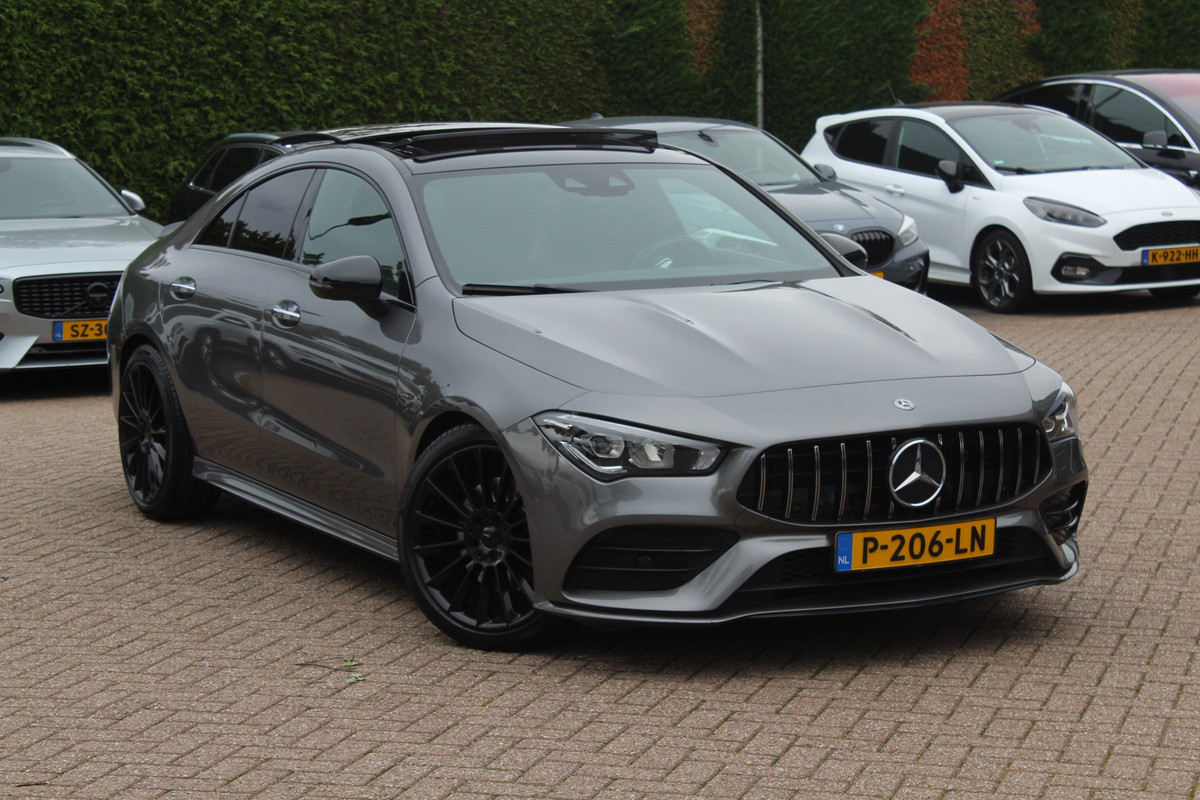 Mercedes-Benz CLA-Klasse 200 Business Solution AMG / A35 AMG Look / Panoramadak / Camera / Leder&Alcantara / Sfeerverlichting / 18'' / DAB / Stoelverwarming / Cruise Control