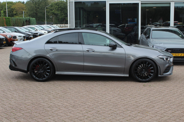 Mercedes-Benz CLA-Klasse 200 Business Solution AMG / A35 AMG Look / Panoramadak / Camera / Leder&Alcantara / Sfeerverlichting / 18'' / DAB / Stoelverwarming / Cruise Control