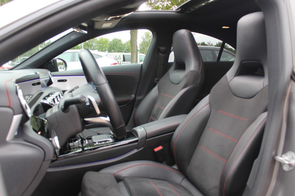 Mercedes-Benz CLA-Klasse 200 Business Solution AMG / A35 AMG Look / Panoramadak / Camera / Leder&Alcantara / Sfeerverlichting / 18'' / DAB / Stoelverwarming / Cruise Control
