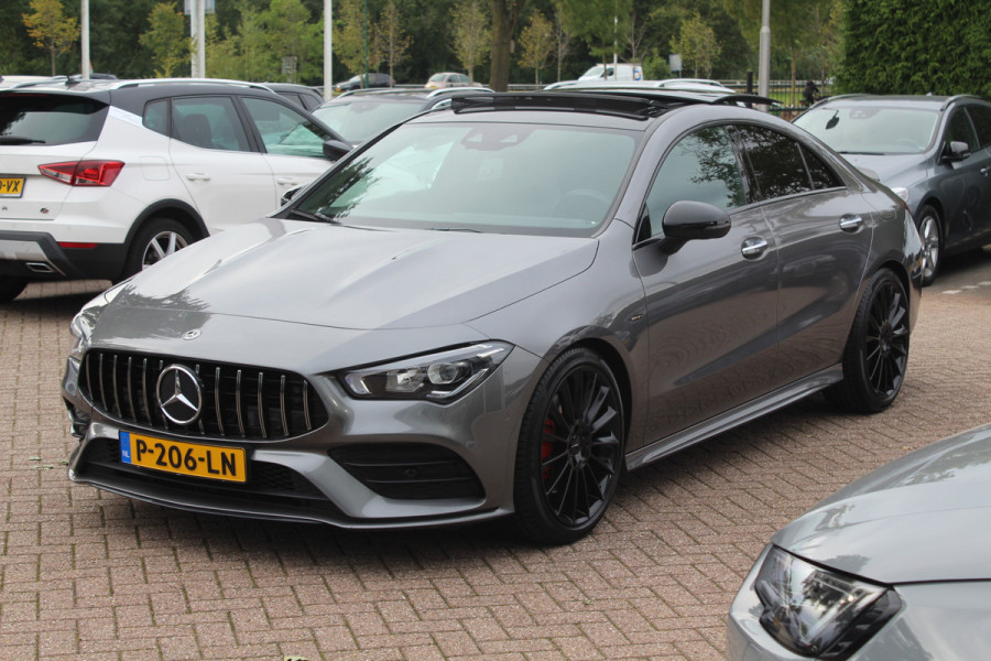 Mercedes-Benz CLA-Klasse 200 Business Solution AMG / A35 AMG Look / Panoramadak / Camera / Leder&Alcantara / Sfeerverlichting / 18'' / DAB / Stoelverwarming / Cruise Control