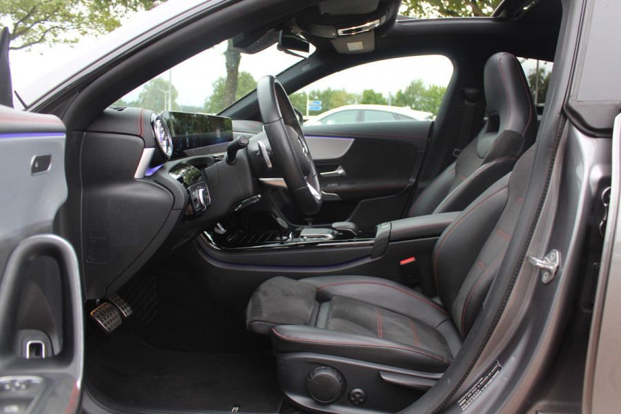 Mercedes-Benz CLA-Klasse 200 Business Solution AMG / A35 AMG Look / Panoramadak / Camera / Leder&Alcantara / Sfeerverlichting / 18'' / DAB / Stoelverwarming / Cruise Control