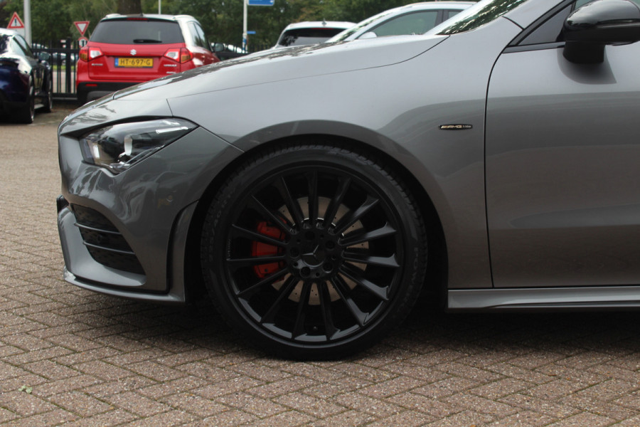 Mercedes-Benz CLA-Klasse 200 Business Solution AMG / A35 AMG Look / Panoramadak / Camera / Leder&Alcantara / Sfeerverlichting / 18'' / DAB / Stoelverwarming / Cruise Control