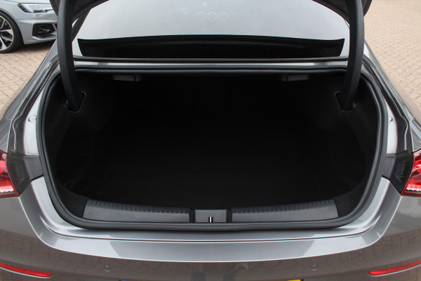Mercedes-Benz CLA-Klasse 200 Business Solution AMG / A35 AMG Look / Panoramadak / Camera / Leder&Alcantara / Sfeerverlichting / 18'' / DAB / Stoelverwarming / Cruise Control
