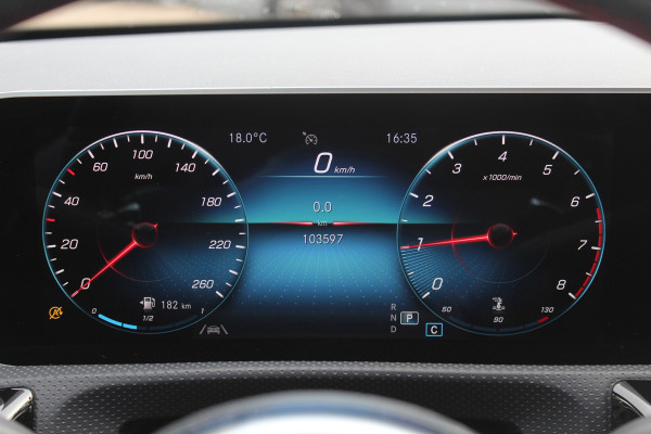 Mercedes-Benz CLA-Klasse 200 Business Solution AMG / A35 AMG Look / Panoramadak / Camera / Leder&Alcantara / Sfeerverlichting / 18'' / DAB / Stoelverwarming / Cruise Control