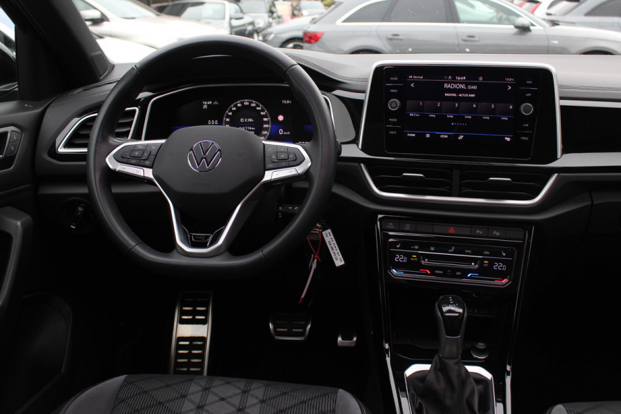 Volkswagen T-Roc 1.5 TSI R-Line Business / Panoramadak / Camera / Navigatie / Blackpack / 19'' / DAB / Stoelverwarming / ACC Volkswagen T-Roc 1.5 TSI R-Line Business / Panoramadak / Camera / Navigatie / Blackpack / 19'' / DAB / Stoelverwarming / ACC