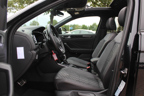 Volkswagen T-Roc 1.5 TSI R-Line Business / Panoramadak / Camera / Navigatie / Blackpack / 19'' / DAB / Stoelverwarming / ACC Volkswagen T-Roc 1.5 TSI R-Line Business / Panoramadak / Camera / Navigatie / Blackpack / 19'' / DAB / Stoelverwarming / ACC